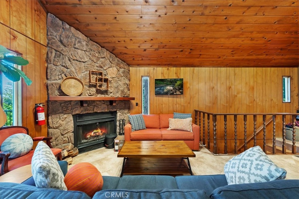 MLS #OC25041566 img 4