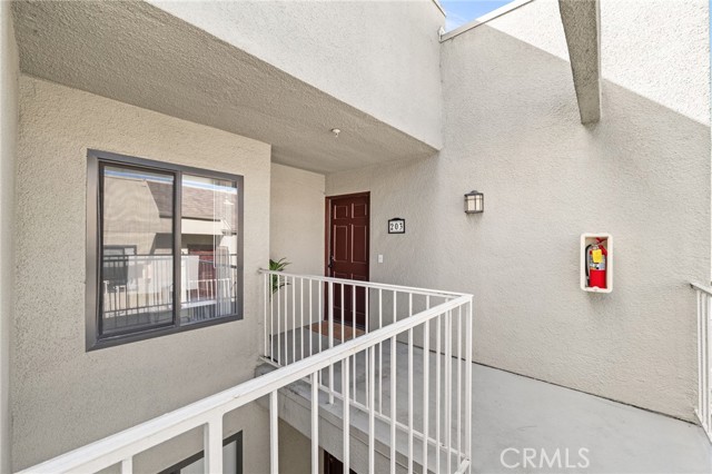 Detail Gallery Image 2 of 33 For 17722 Sergio, Huntington Beach,  CA 92647 - 2 Beds | 2 Baths