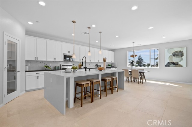 5804 Levanto Street, Bakersfield CA: https://media.crmls.org/medias/6e4bede4-6e5d-4481-bff4-d73234403c1d.jpg