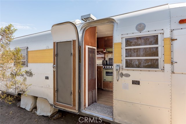 48575 Paradise Avenue, Morongo Valley CA: https://media.crmls.org/medias/6e4c967c-2c47-4e0e-a213-10306e3e0131.jpg