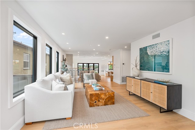 3517 Walnut Avenue, Manhattan Beach, California 90266, 5 Bedrooms Bedrooms, ,5 BathroomsBathrooms,Residential,For Sale,Walnut,SB25177101