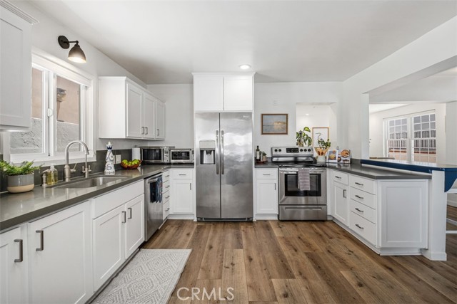 Detail Gallery Image 19 of 44 For 3810 Channel Pl, Newport Beach,  CA 92663 - 3 Beds | 2/1 Baths