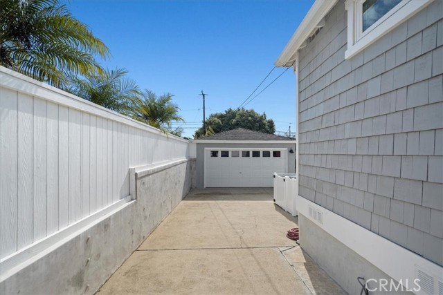 642 Avenue C, Redondo Beach, California 90277, 2 Bedrooms Bedrooms, ,1 BathroomBathrooms,Residential,For Sale,Avenue C,SB25031944