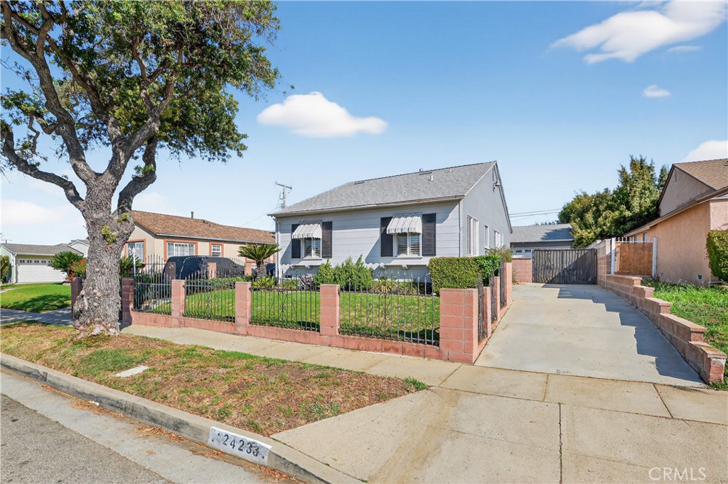2423 W 118th Street