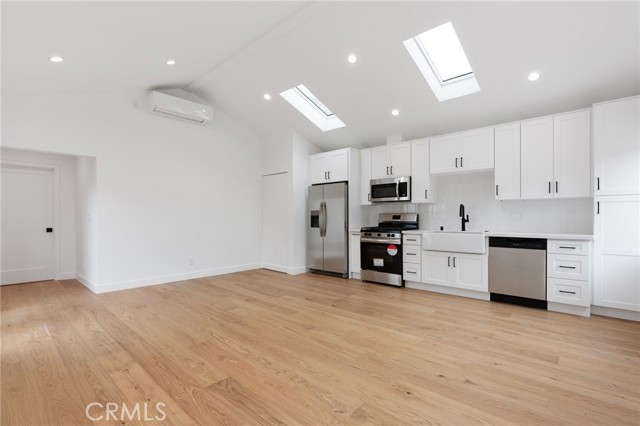 Detail Gallery Image 27 of 38 For 8334 Winsford Ave, Los Angeles,  CA 90045 - 5 Beds | 4 Baths