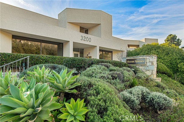 3200 La Rotonda Drive, Rancho Palos Verdes, California 90275, 3 Bedrooms Bedrooms, ,1 BathroomBathrooms,Residential,Sold,La Rotonda,PV22018783