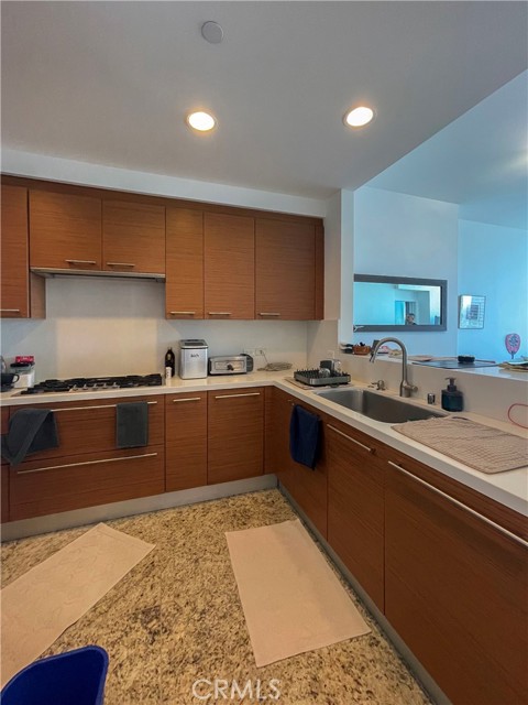 900 West Olympic photo 11
