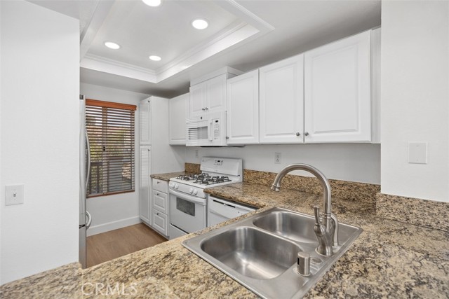 Detail Gallery Image 3 of 30 For 61 Rabano, Rancho Santa Margarita,  CA 92688 - 2 Beds | 2 Baths