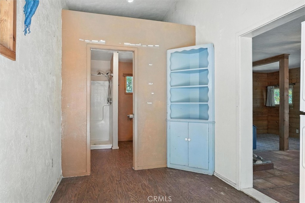https://media.crmls.org/medias/6e51941d-03f2-40f1-bc34-d0460aeb0e8a.jpg?preset=X-Large