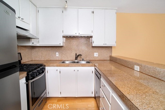 Detail Gallery Image 9 of 19 For 1940 N Highland, Los Angeles,  CA 90068 - 2 Beds | 2 Baths