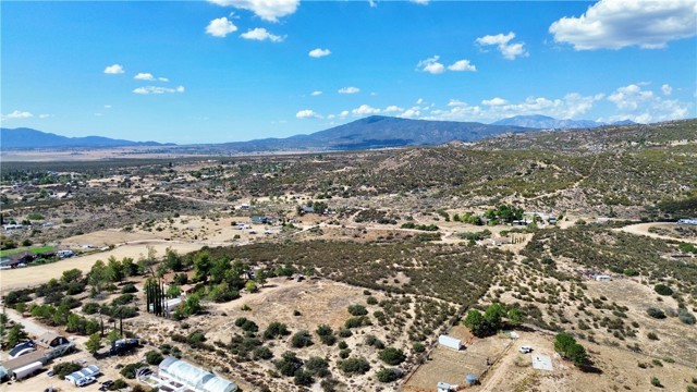 41735 El Campo Rd, Anza CA: https://media.crmls.org/medias/6e532b2e-a8e6-4fc3-b795-8b2837223a42.jpg