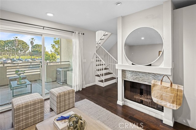 Detail Gallery Image 5 of 43 For 4001 W 165th St #C,  Lawndale,  CA 90260 - 2 Beds | 2/1 Baths