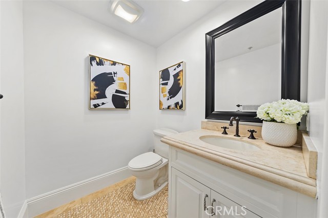 Detail Gallery Image 16 of 24 For 140 S Oakhurst Dr #303,  Beverly Hills,  CA 90212 - 2 Beds | 2/1 Baths