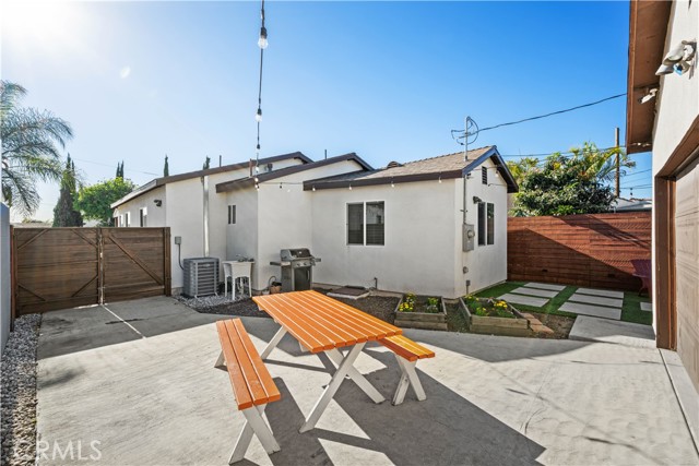 Detail Gallery Image 10 of 53 For 5979 Hereford, Los Angeles,  CA 90022 - 3 Beds | 2 Baths