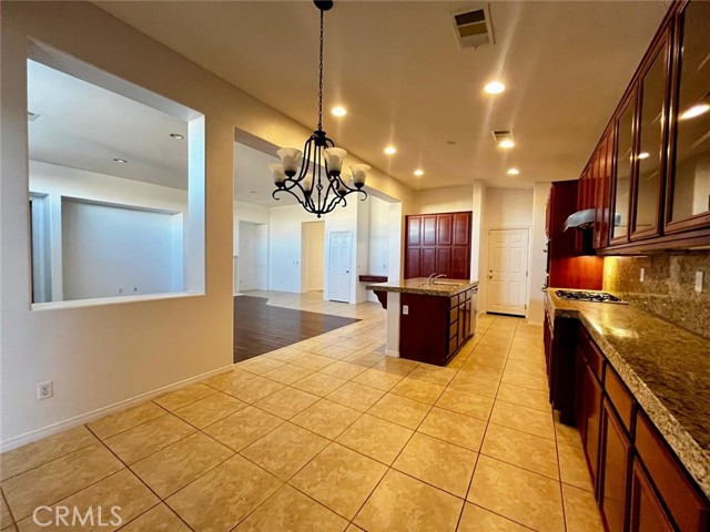 Detail Gallery Image 13 of 31 For 39220 Victoria St, Palmdale,  CA 93551 - 3 Beds | 2 Baths