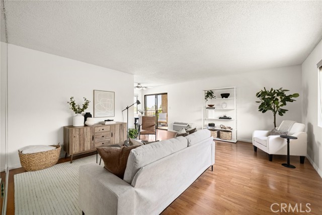 Detail Gallery Image 7 of 30 For 2015 E Broadway #405,  Long Beach,  CA 90803 - 1 Beds | 1/1 Baths