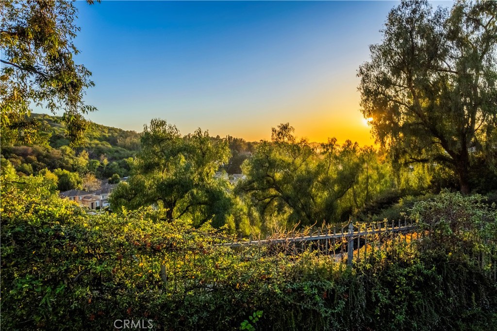 https://media.crmls.org/medias/6e568e68-fb16-4df4-ac2f-ba0bc36461bc.jpg?preset=X-Large