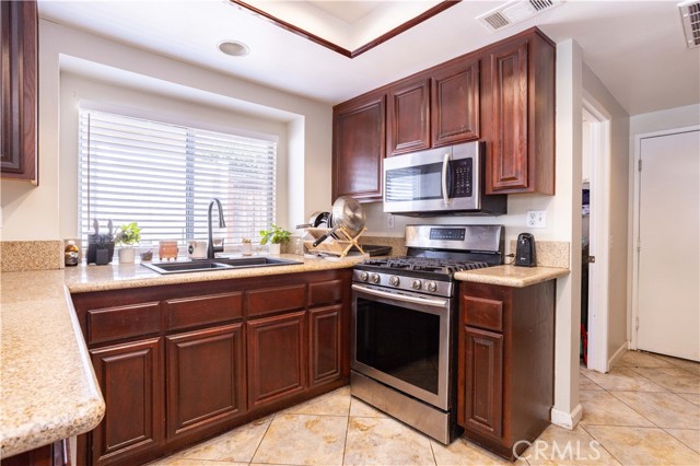 10175 Sycamore Canyon Road, Moreno Valley CA: https://media.crmls.org/medias/6e569e6b-32b2-4772-a1ea-59d3af6dca8b.jpg