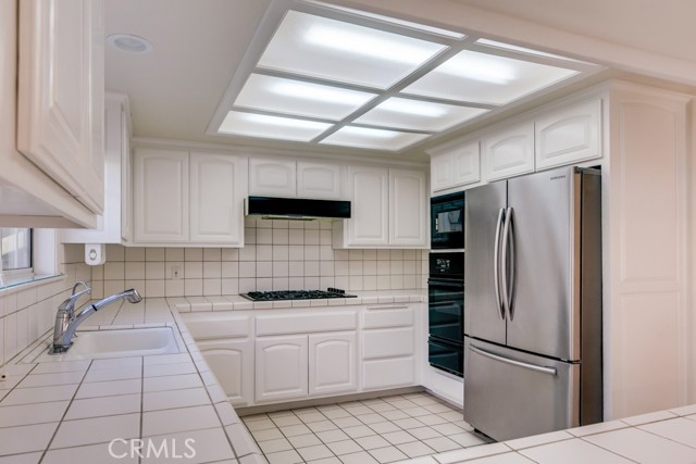 645 Longfellow Avenue, Hermosa Beach CA: https://media.crmls.org/medias/6e57375a-c6cc-464c-b416-4e2d562c1ce1.jpg