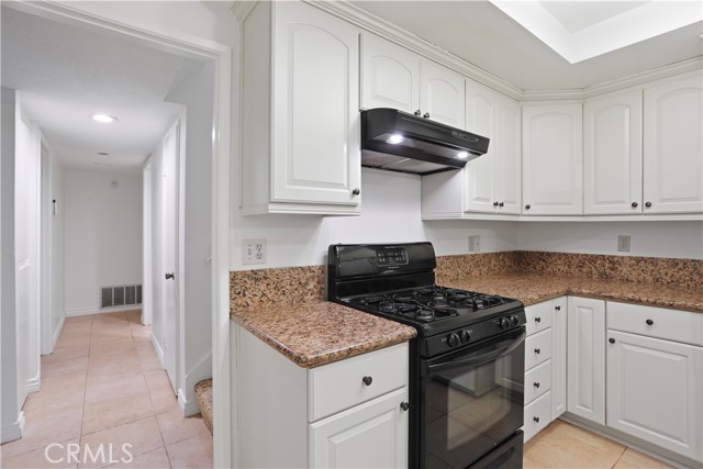 Detail Gallery Image 8 of 27 For 1676 Sumac, Corona,  CA 92882 - 3 Beds | 2 Baths