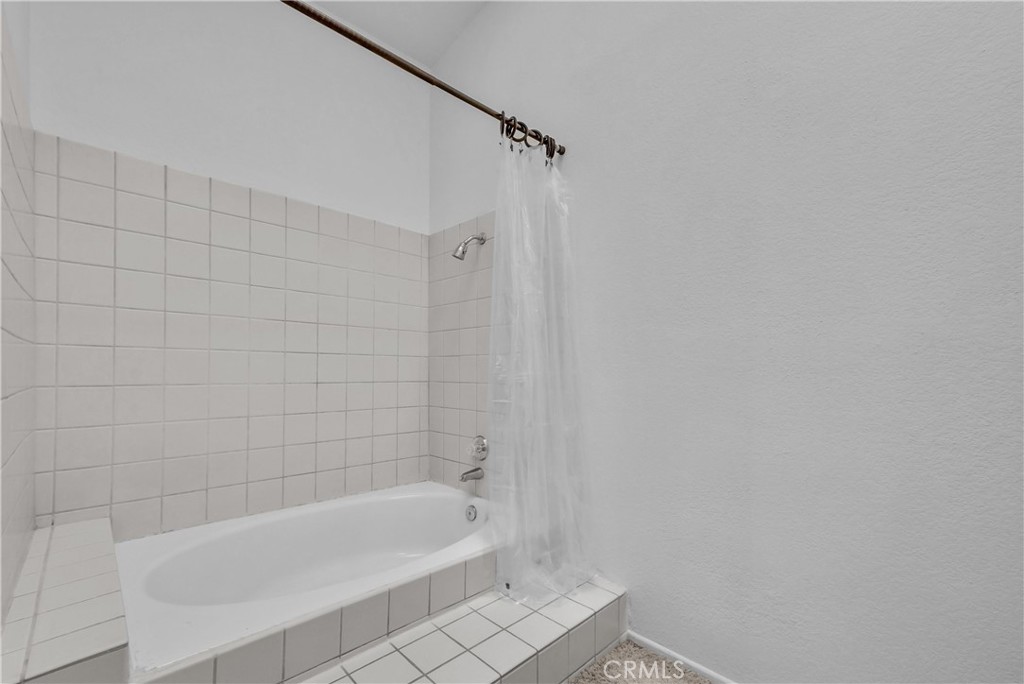 https://media.crmls.org/medias/6e5840df-3f42-4588-aec1-e2c9b275bed6.jpg?preset=X-Large