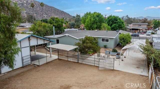 887 Kingman Drive, Norco CA: https://media.crmls.org/medias/6e59f90c-1254-4c26-b46b-3af094df9b2d.jpg
