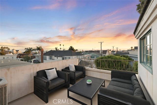 Detail Gallery Image 1 of 29 For 600 1/2 36th, Newport Beach,  CA 92663 - 2 Beds | 2/1 Baths