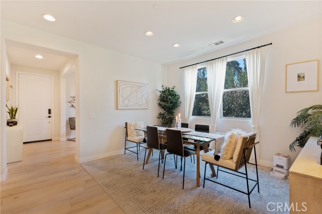 Detail Gallery Image 4 of 37 For 17065 Cantlay, Lake Balboa,  CA 91406 - 4 Beds | 3 Baths