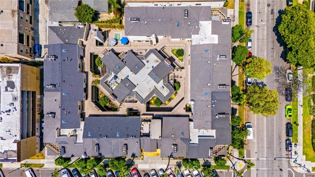 645 Chestnut Avenue, Long Beach CA: https://media.crmls.org/medias/6e5b4b58-5d18-4f9c-a118-3f8c5192ed7c.jpg