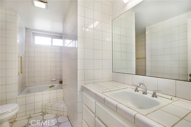 Detail Gallery Image 31 of 42 For 1731 La Loma Dr, Santa Ana,  CA 92705 - 6 Beds | 3/1 Baths