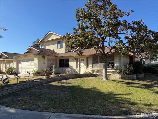 Detail Gallery Image 3 of 37 For 15141 Victoria Ln, Huntington Beach,  CA 92647 - 5 Beds | 3 Baths