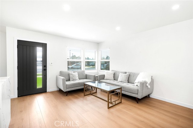 765 E Silva Street, Long Beach CA: https://media.crmls.org/medias/6e5e6bad-ce33-46d1-8552-16b89d667743.jpg