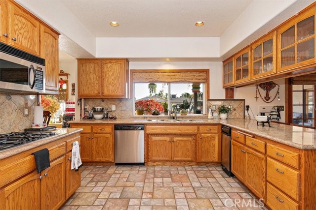 Detail Gallery Image 15 of 42 For 19985 Red Feather Rd, Apple Valley,  CA 92307 - 3 Beds | 2/1 Baths