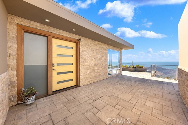 3355 Alta Laguna Boulevard, Laguna Beach CA: https://media.crmls.org/medias/6e5fcb15-72f4-464e-9709-a4ca412be993.jpg