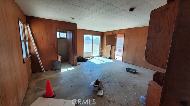 32676 Foothill Road, Lucerne Valley CA: https://media.crmls.org/medias/6e5fdfa0-abc5-4e21-af5c-28f94e5063d2.jpg