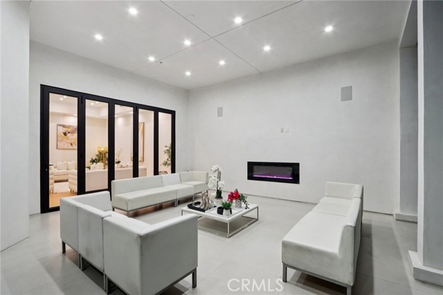 Detail Gallery Image 56 of 75 For 10511 Mary Bell Ave, Shadow Hills,  CA 91040 - 5 Beds | 5/1 Baths