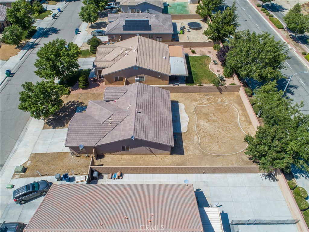 https://media.crmls.org/medias/6e61b681-985c-48d8-b1dc-94535c9691de.jpg?preset=X-Large