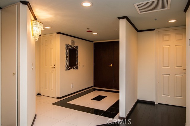Detail Gallery Image 6 of 39 For 343 Pioneer Dr #602,  Glendale,  CA 91203 - 2 Beds | 2 Baths