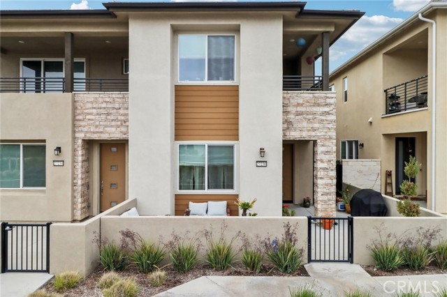 Detail Gallery Image 2 of 36 For 27230 Red Willow Ct, Valencia,  CA 91381 - 3 Beds | 2/1 Baths