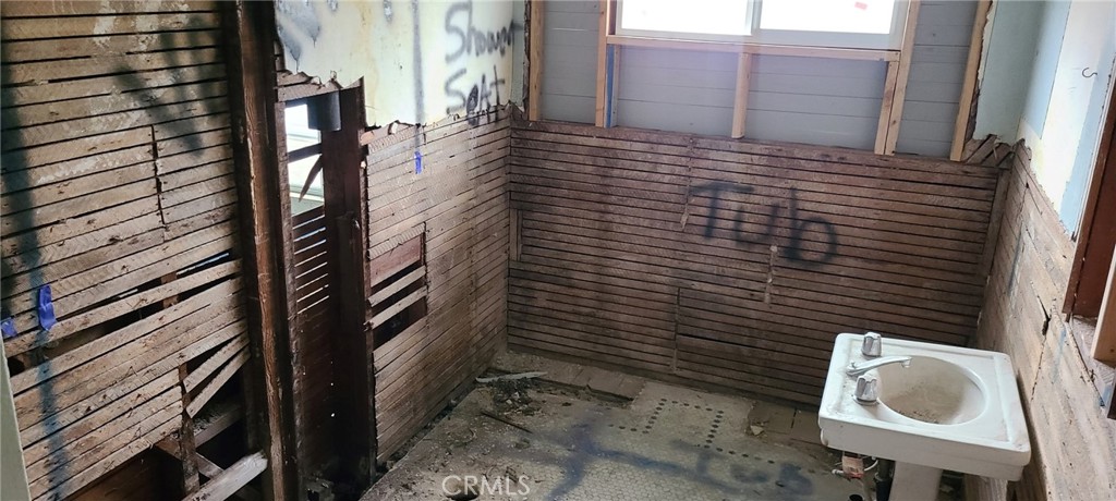 https://media.crmls.org/medias/6e62b406-3285-41ef-afce-6ae2447cdb4e.jpg?preset=X-Large