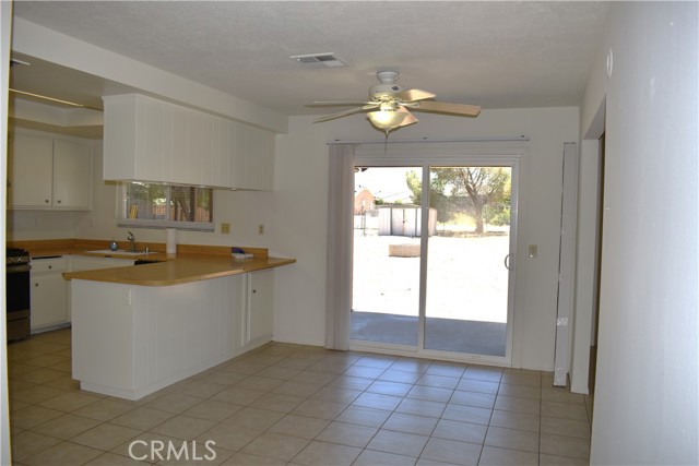 18107 Sycamore Street, Hesperia CA: https://media.crmls.org/medias/6e62f068-dfa9-4f15-a5d9-ca6a12dbf686.jpg