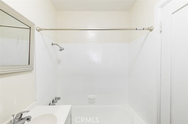 723 N Ridgewood Place, Los Angeles CA: https://media.crmls.org/medias/6e63058e-9478-4541-b113-7932dc356dc1.jpg