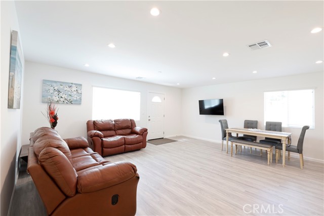 Detail Gallery Image 6 of 26 For 18623 Bryant St, Northridge,  CA 91324 - 3 Beds | 2 Baths