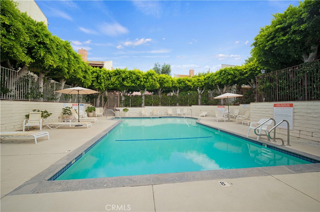 https://media.crmls.org/medias/6e63681f-998c-4b62-8015-5d4060e5bc1f.jpg?preset=X-Large