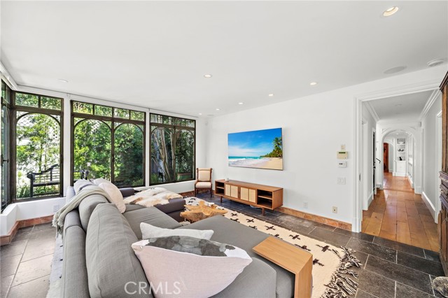 Detail Gallery Image 18 of 45 For 464 Holly, Laguna Beach,  CA 92651 - 4 Beds | 3/1 Baths