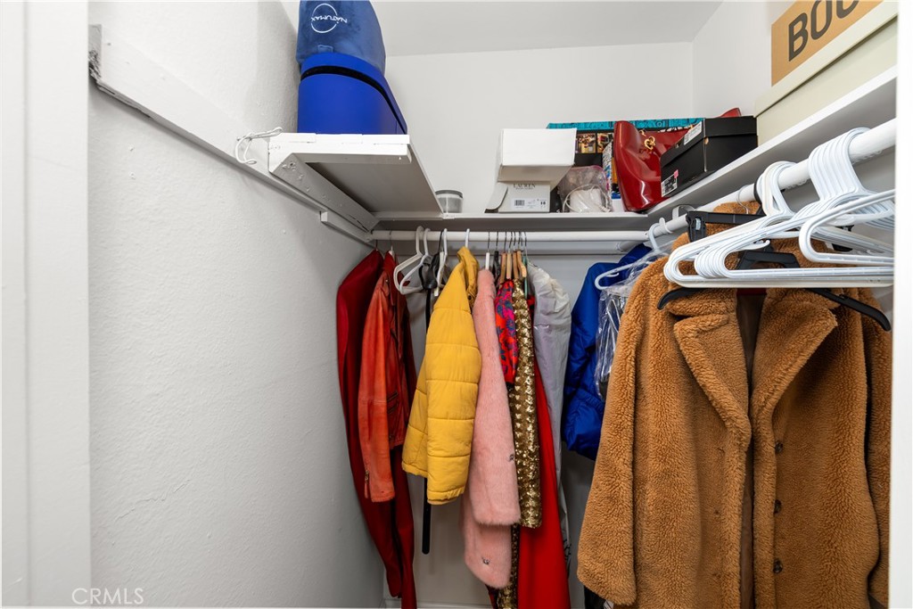 https://media.crmls.org/medias/6e6473e0-6a77-46d2-8d42-5ddb0275f0d1.jpg?preset=X-Large