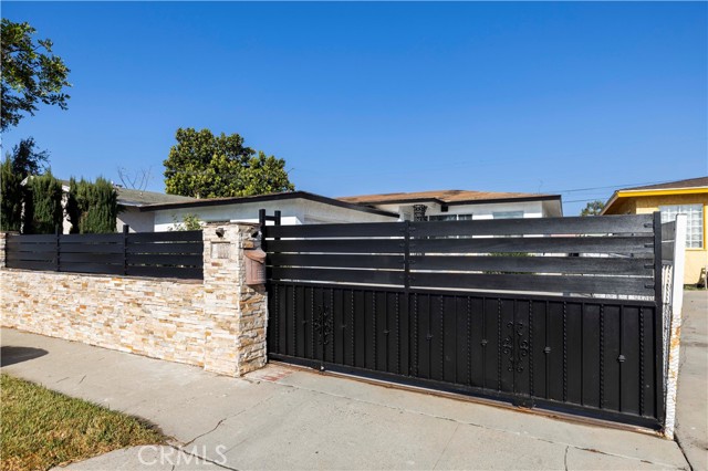 Detail Gallery Image 2 of 31 For 819 W Stockwell St, Compton,  CA 90222 - 3 Beds | 2/1 Baths