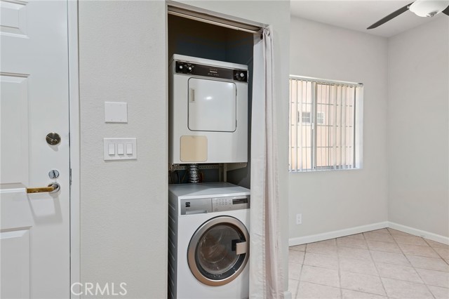 Detail Gallery Image 14 of 19 For 5620 Yolanda Ave #103,  Tarzana,  CA 91356 - 2 Beds | 2 Baths