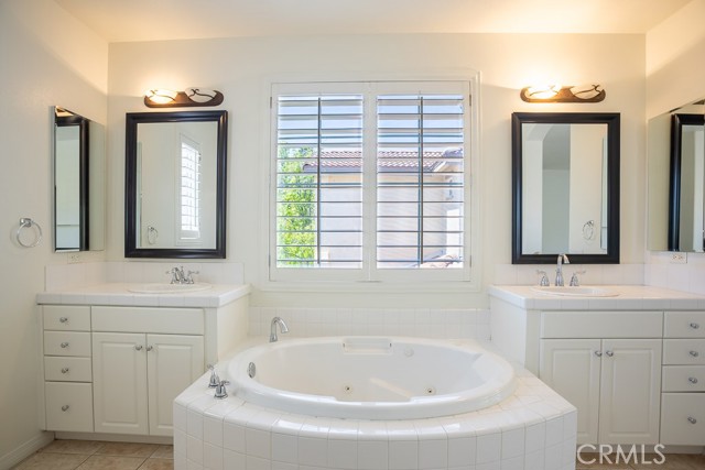 23857 Rio Rancho Way, Valencia CA: https://media.crmls.org/medias/6e65c96c-df3c-40da-af72-f0878844d3fa.jpg