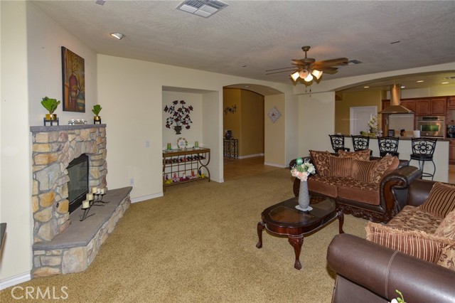 Detail Gallery Image 11 of 50 For 19187 Glenbrook Cir, Apple Valley,  CA 92308 - 3 Beds | 2/1 Baths